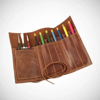 Painting accessories are kept in the Leather Organizer Pouch